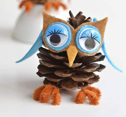 Cute owl made with a pinecone and felt